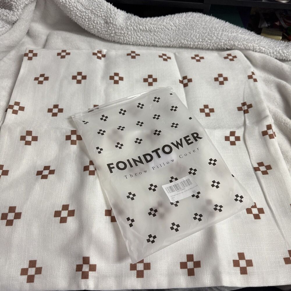 FoindTower Throw Pillow Cover Linen Four Leaf Clover  18x18 White And Brown 2 Pc